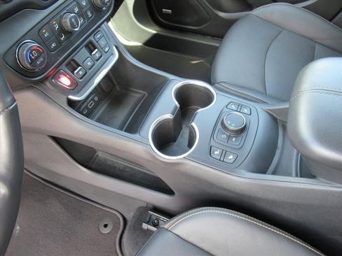 Used 2020 GMC Terrain SLT w/ Preferred Package FWD image 19