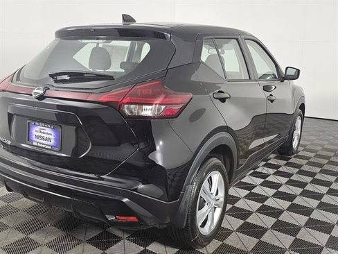 New 2025 Nissan Kicks S image 4