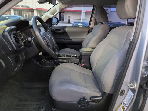 Used 2018 Toyota Tacoma SR w/ SR Convenience Package image 9