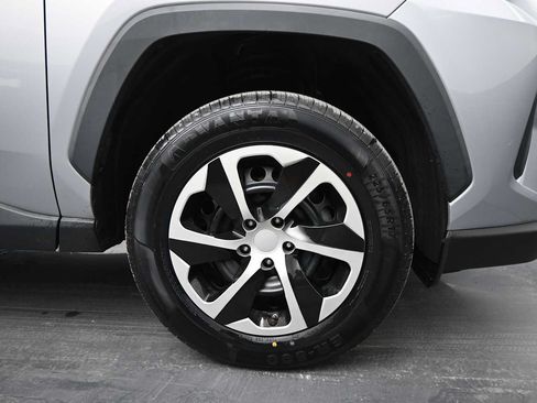 Used 2022 Toyota RAV4 LE FWD image 10