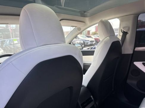 Used 2022 Tesla Model Y Long Range AWD/4WD image 8
