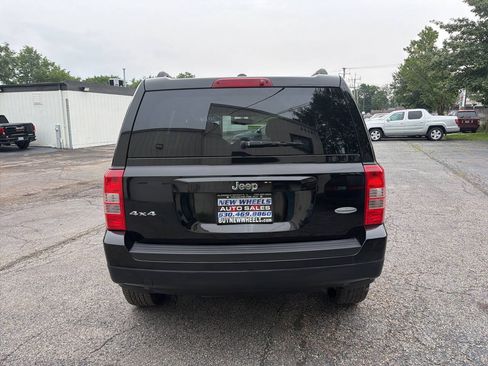 Used 2014 Jeep Patriot Latitude AWD/4WD image 5