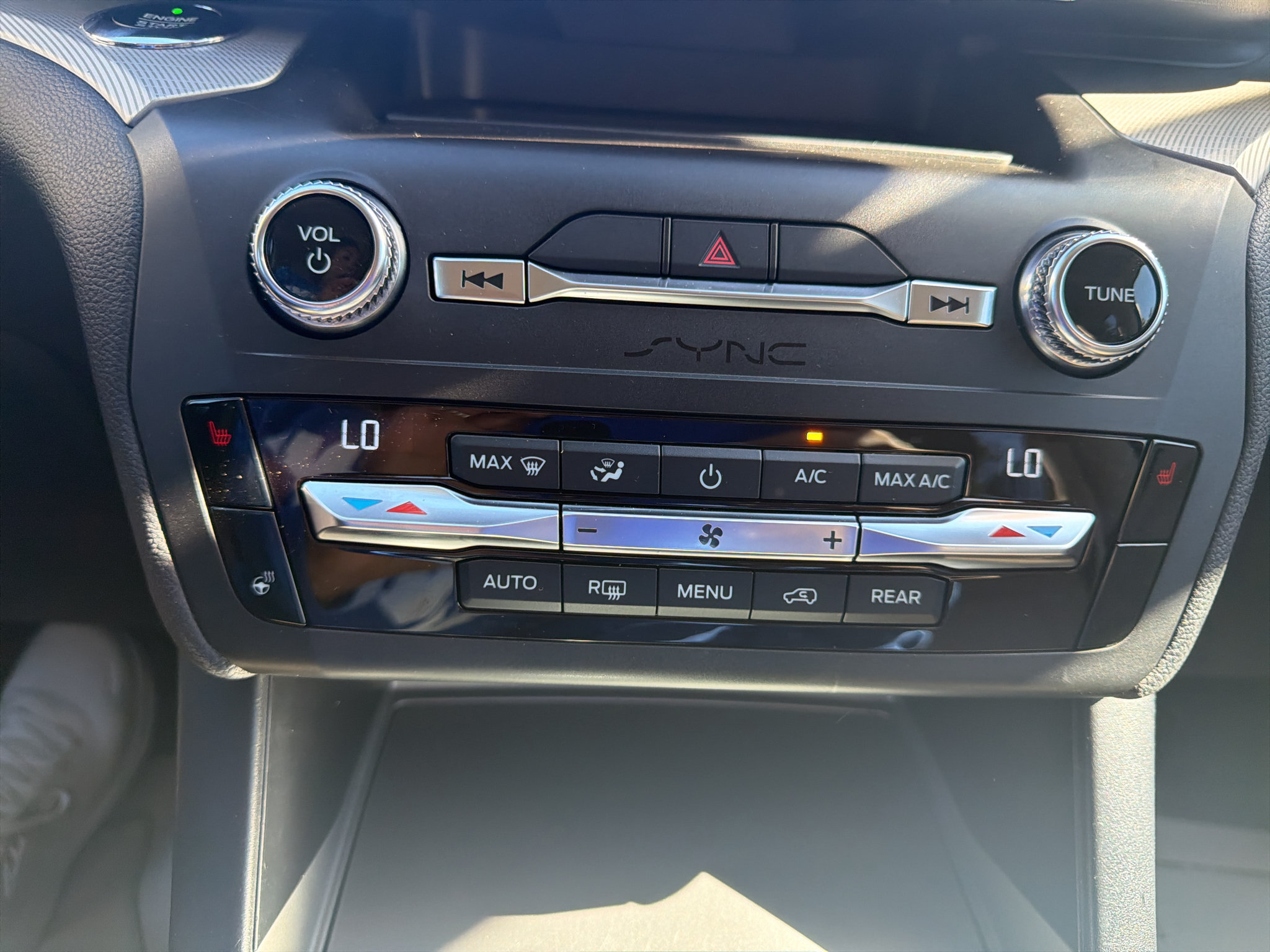 Used 2020 Ford Explorer XLT w/ Equipment Group 202A RWD image 17