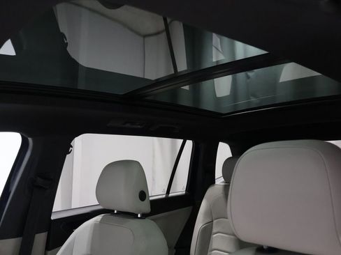 Used 2022 Volkswagen Tiguan SEL R-Line image 11