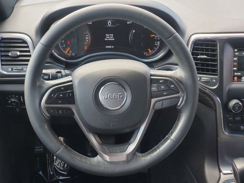 Used 2019 Jeep Grand Cherokee Laredo image 31