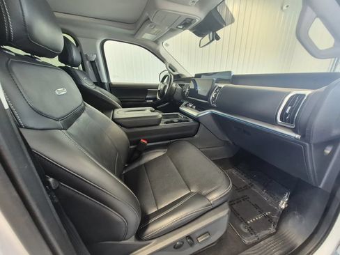 Used 2025 Ford Expedition Max Platinum AWD/4WD image 28