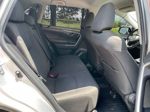 Used 2022 Toyota RAV4 LE FWD image 16