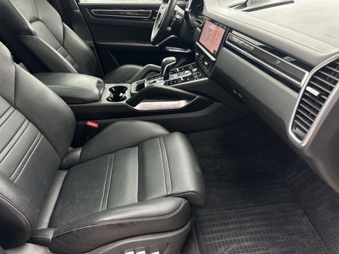 Used 2020 Porsche Cayenne Turbo AWD/4WD image 14