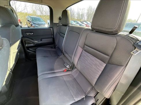 Used 2024 Nissan Frontier SV image 14