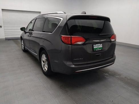 Used 2018 Chrysler Pacifica Touring-L w/ Tire & Wheel Group FWD image 5