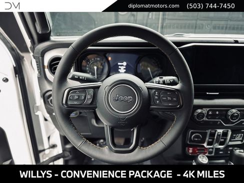 Used 2024 Jeep Wrangler Unlimited AWD/4WD image 29
