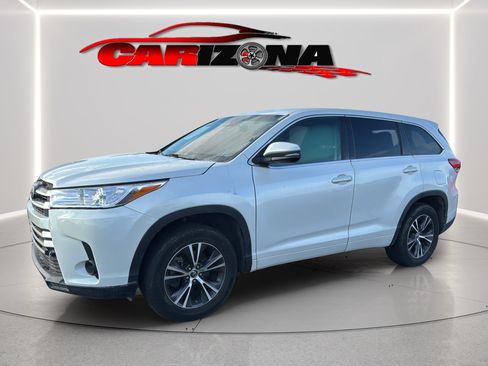 Used 2017 Toyota Highlander LE FWD image 11