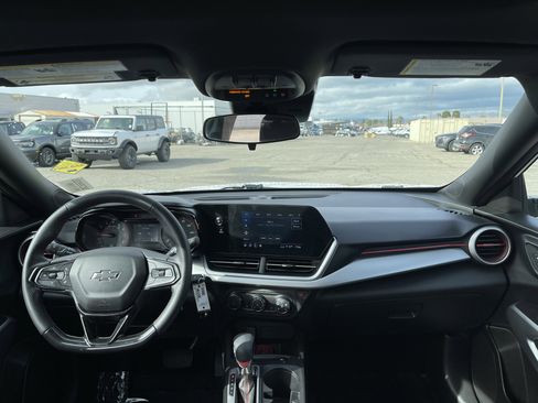 Used 2024 Chevrolet Trax RS w/ Sunroof Package image 22