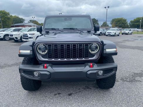 Used 2024 Jeep Wrangler Unlimited Rubicon image 2