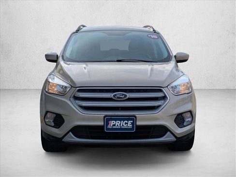 Used 2018 Ford Escape SE image 2