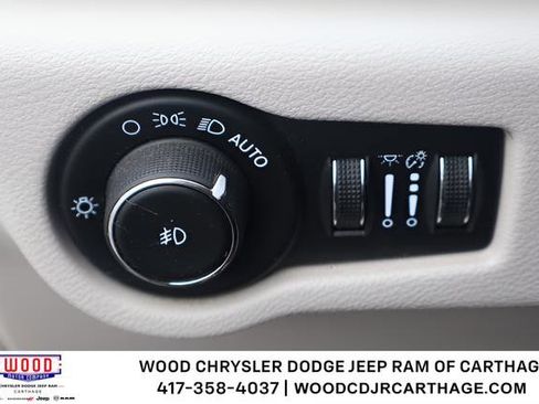 Used 2020 Chrysler Pacifica Limited w/ Advanced Safetytec Group FWD image 19