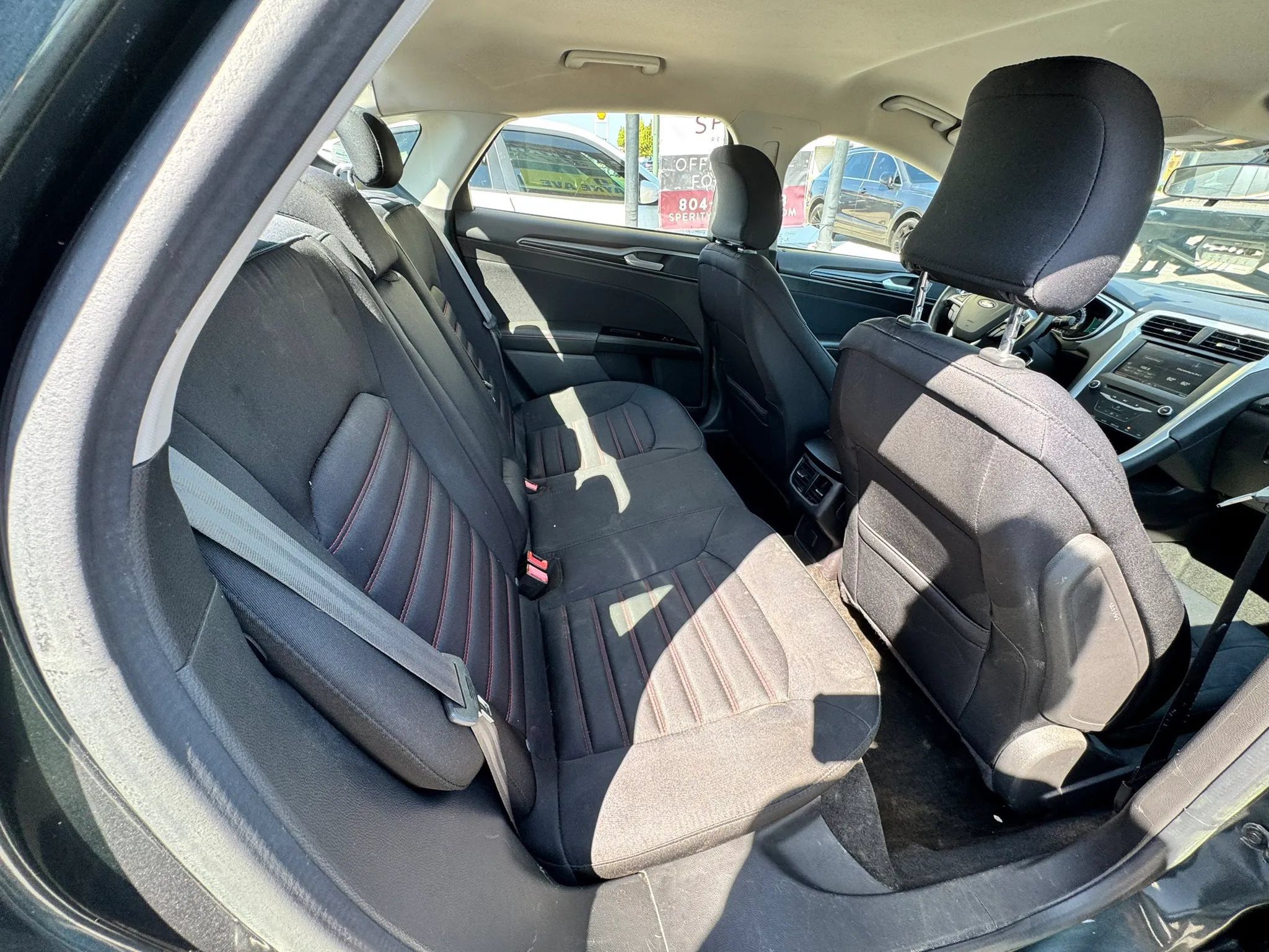 Used 2015 Ford Fusion SE FWD image 16
