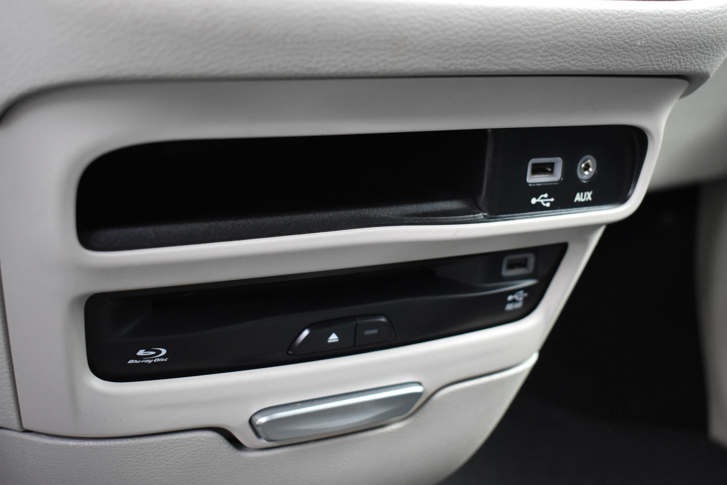 Used 2020 Chrysler Pacifica Touring-L Plus w/ Tire & Wheel Group FWD image 30