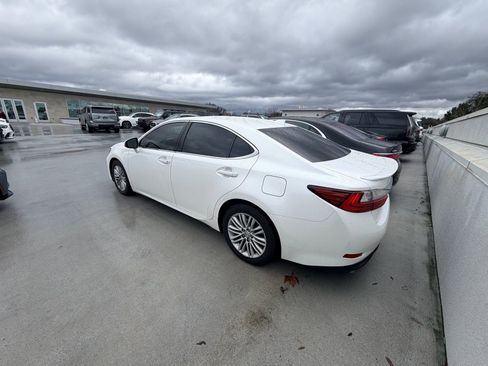 Used 2016 Lexus ES 350 w/ Accessory Package image 5