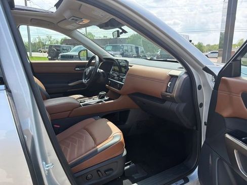 Used 2025 Nissan Pathfinder Platinum w/ Cargo Package AWD/4WD image 37
