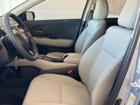 Used 2021 Honda HR-V LX image 11
