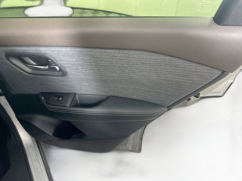 Used 2023 Nissan Rogue SV FWD image 28