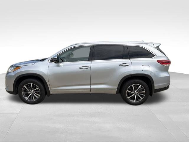 Used 2017 Toyota Highlander XLE AWD/4WD image 7