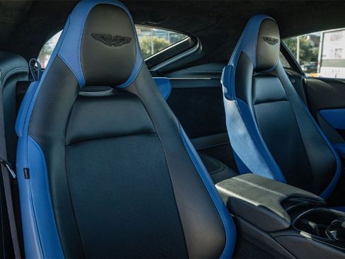 Used 2020 Aston Martin V8 Vantage Coupe image 32