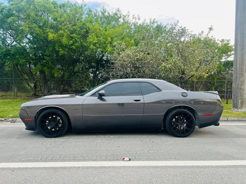Used 2019 Dodge Challenger R/T w/ Blacktop Package RWD image 2