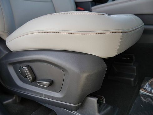 Used 2025 Ford Explorer Active w/ Active Comfort Package image 61