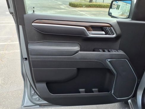 Used 2025 GMC Sierra 1500 SLT image 11