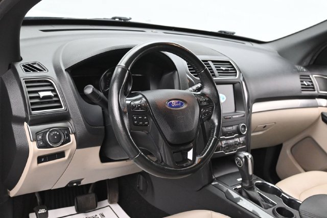 Used 2019 Ford Explorer XLT w/ Equipment Group 202A FWD image 16