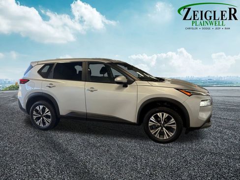 Used 2022 Nissan Rogue SV image 11