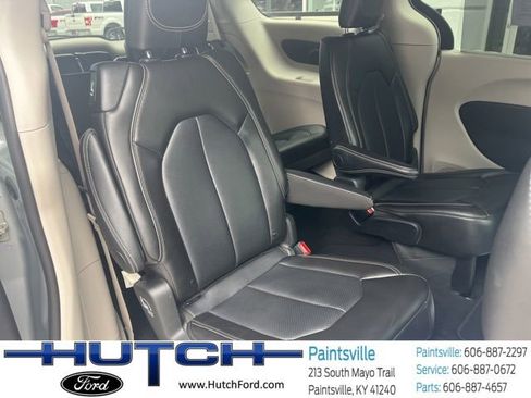 Used 2024 Chrysler Pacifica Touring-L FWD image 48
