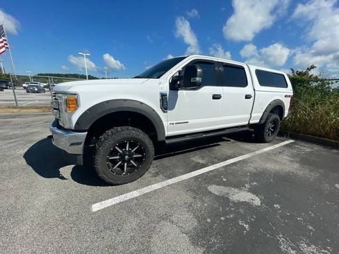 Used 2017 Ford F250 XLT AWD/4WD image 3