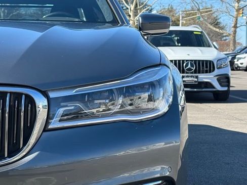 Used 2019 BMW 750i xDrive w/ Executive Package image 12