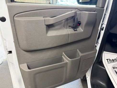 Used 2025 Chevrolet Express 3500 LT w/ LT Preferred Equipment Group RWD image 8
