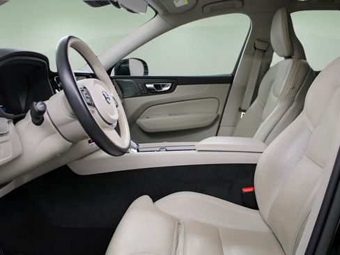 Certified 2023 Volvo XC60 B5 Ultimate w/ Climate Package image 18