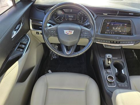 Used 2019 Cadillac XT4 Luxury image 16