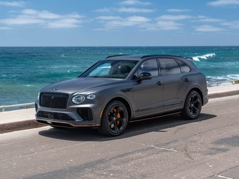 Used 2025 Bentley Bentayga AWD/4WD image 1