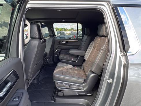New 2026 Chevrolet Suburban High Country AWD/4WD image 18