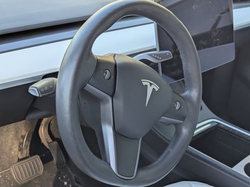 Used 2021 Tesla Model Y Long Range image 8