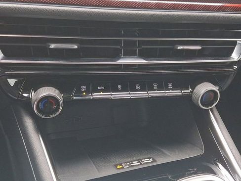 Certified 2024 Chevrolet Traverse Z71 image 17