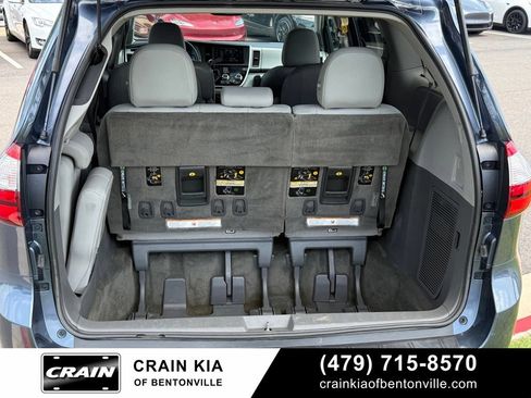 Used 2017 Toyota Sienna XLE w/ XLE Navigation Package FWD image 31