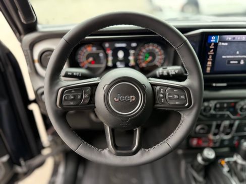 Used 2025 Jeep Wrangler Willys image 6