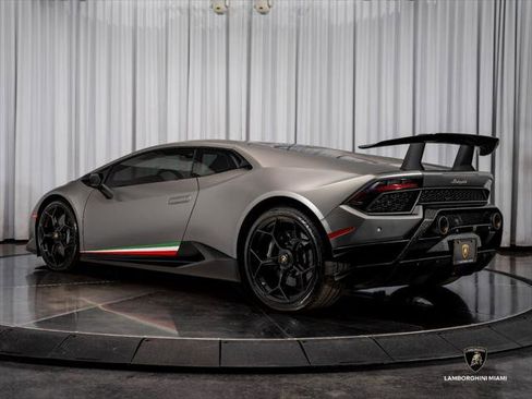 Used 2018 Lamborghini Huracan Performante AWD/4WD image 9