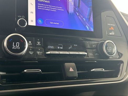 Used 2023 Toyota Highlander LE image 27