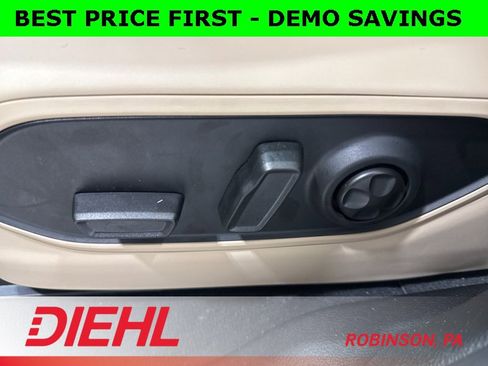 New 2025 Jeep Grand Cherokee Limited w/ Black Appearance Package image 21