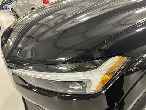 Certified 2021 Volvo XC60 T5 Momentum w/ Premium Package image 7