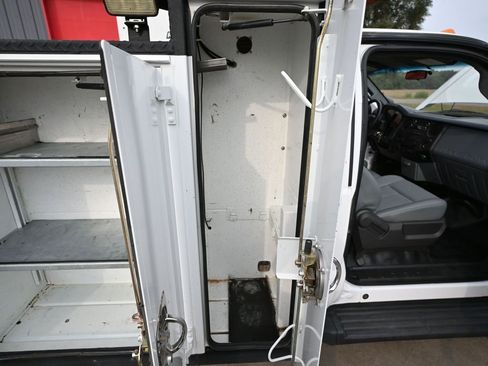 Used 2016 Ford F550 2WD Regular Cab Super Duty image 64